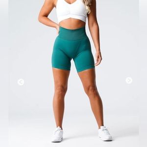 NVGTN Emerald Solid Seamless Shorts - Size Small